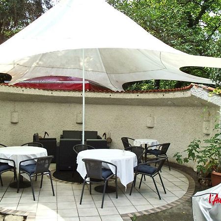 L'Auberge Валдорф Екстериор снимка